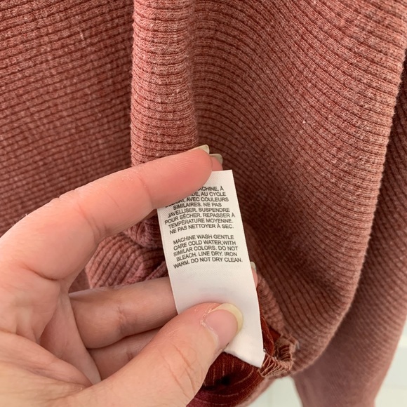 Dynamite tong sleeve crop top - Picture 3 of 6